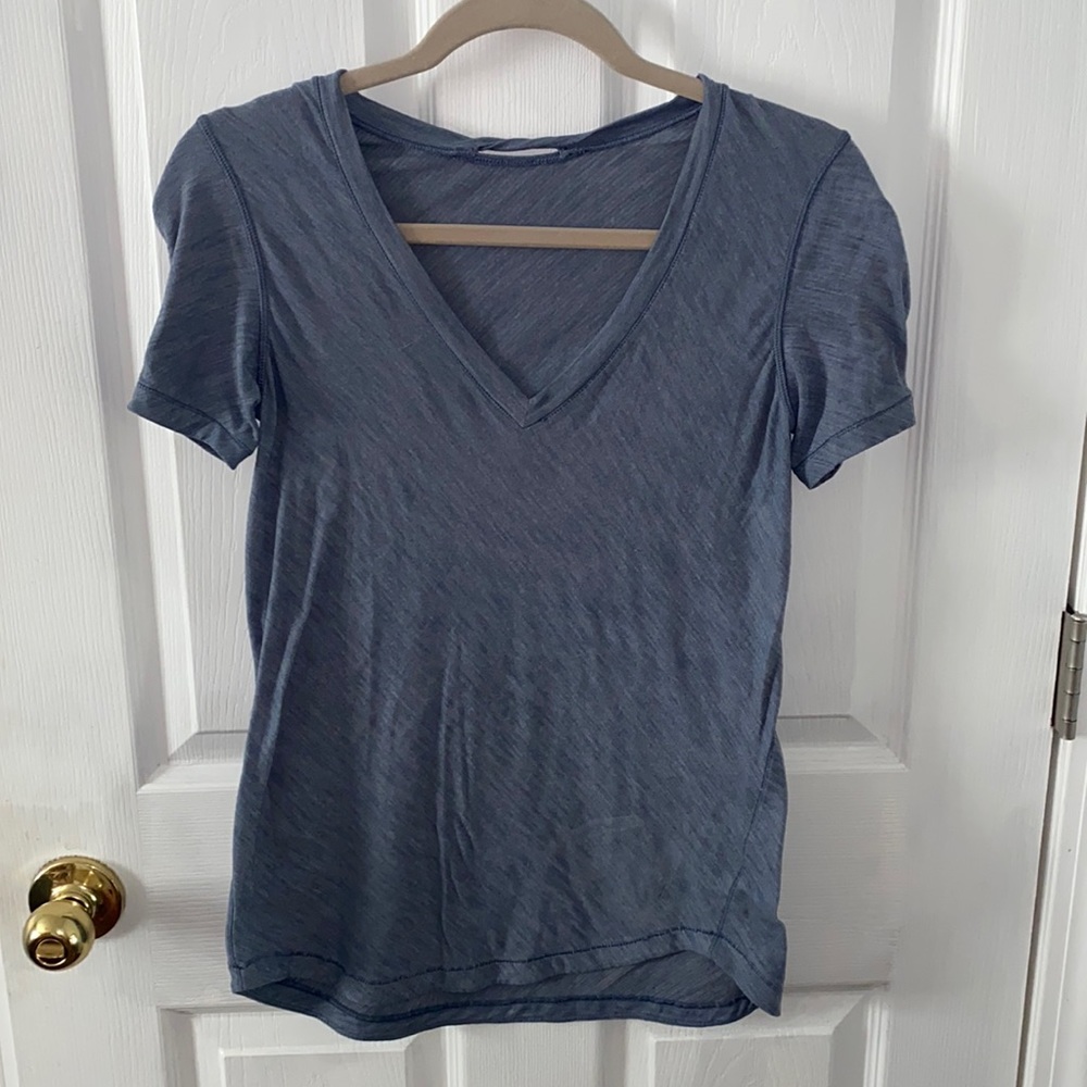 Lululemons women’s top size 6